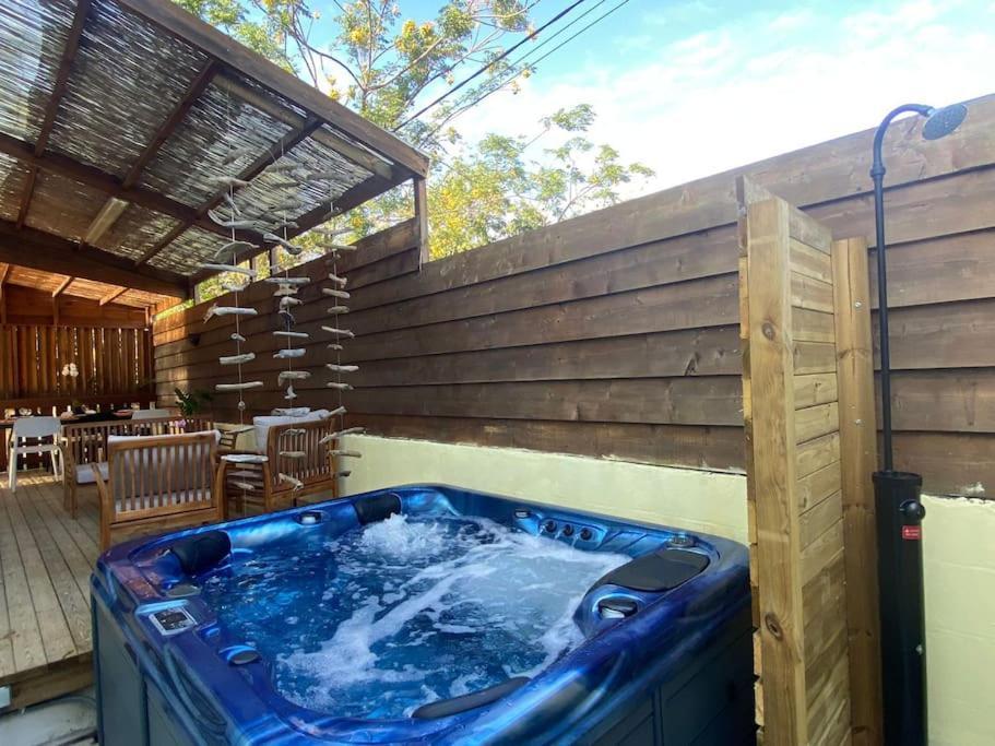 Villa Albizia 974 Avec Piscine Et Spa แซ็ง-ปีแยร์ ภายนอก รูปภาพ